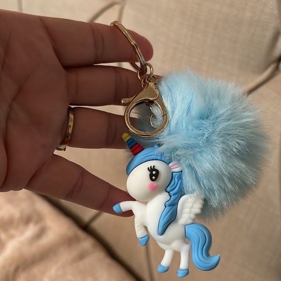 UNICORN KEYCHAIN ๐ (1 PIECE) - Picture 8 of 16
